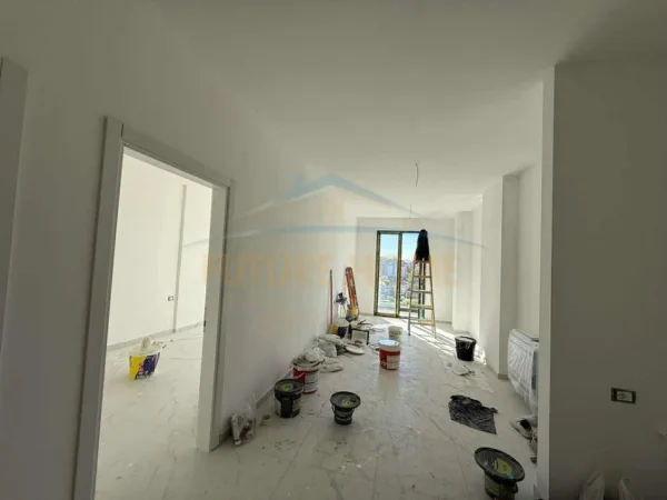 Tirane, shitet apartament 1+1+Ballkon Kati 5, 66 m² 126.400 € (DOGANA)