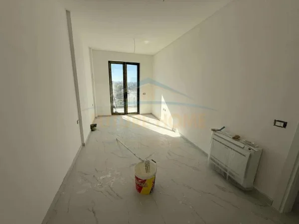 Tirane, shitet apartament 1+1+Ballkon Kati 5, 66 m² 126.400 € (DOGANA)