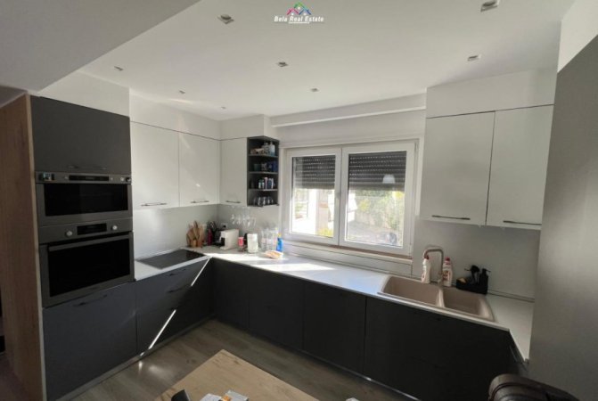 Tirane, jepet me qera apartament 3+1 Kati 3, 128 m² 1.353 € (Rruga e vilave)