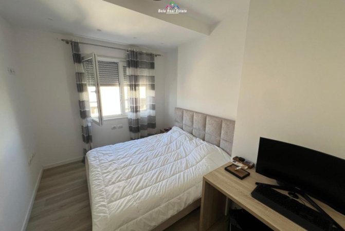 Tirane, jepet me qera apartament 3+1 Kati 3, 128 m² 1.353 € (Rruga e vilave)