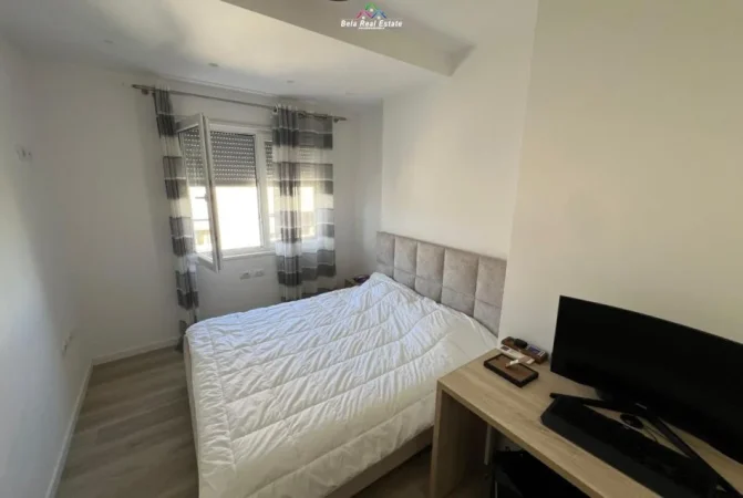 Tirane, jepet me qera apartament 3+1 Kati 3, 128 m² 1.353 € (Rruga e vilave)