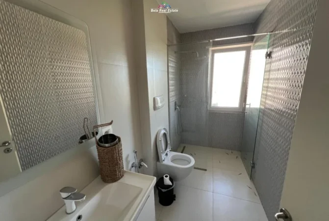 Tirane, jepet me qera apartament 3+1 Kati 3, 128 m² 1.353 € (Rruga e vilave)