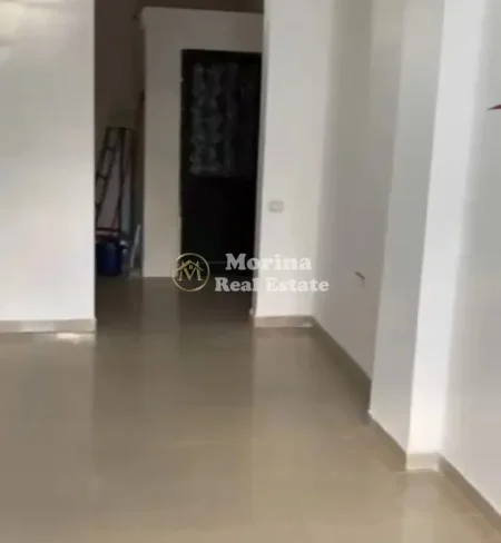 Tirane, jepet me qera ambjent biznesi Kati 0, 35 m² 280 € (Laprake)