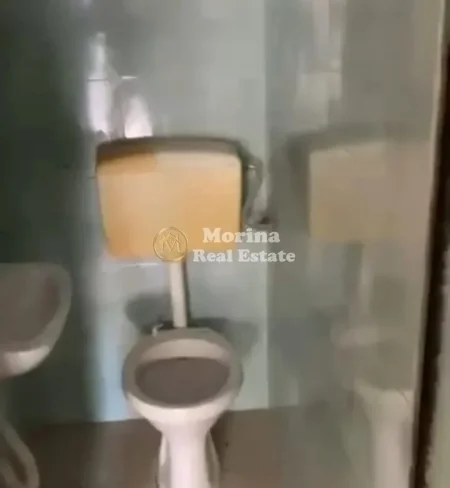 Tirane, jepet me qera ambjent biznesi Kati 0, 35 m² 280 € (Laprake)