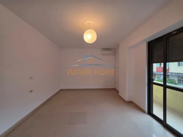 Tirane, jepet me qera 2+1 Kati 1, 100 m² 551 € (rruga Frank Bardhi)