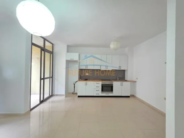 Tirane, jepet me qera 2+1 Kati 1, 100 m² 551 € (rruga Frank Bardhi)