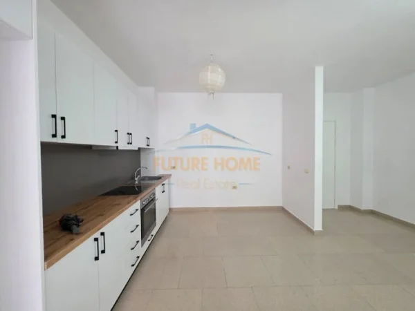 Tirane, jepet me qera 2+1 Kati 1, 100 m² 551 € (rruga Frank Bardhi)