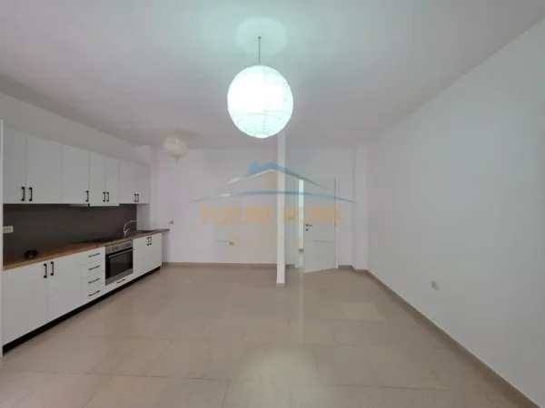 Tirane, jepet me qera 2+1 Kati 1, 100 m² 551 € (rruga Frank Bardhi)