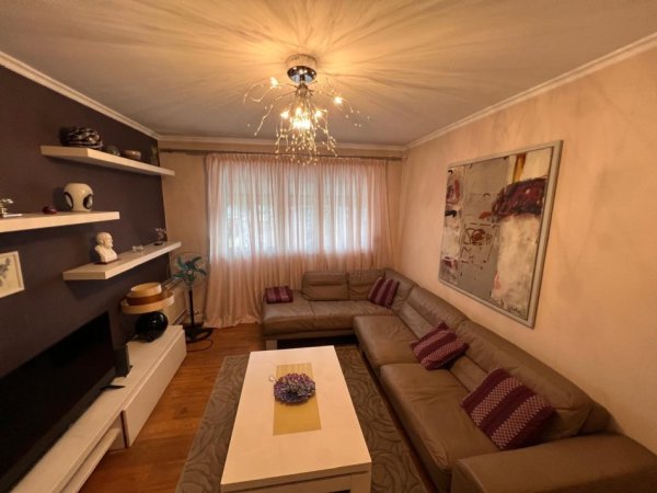 Tirane, jepet me qera apartament 2+1 Kati 5, 100 m² 800 € (mozaiku i tiranes)
