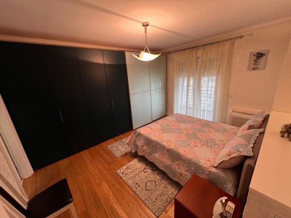 Tirane, jepet me qera apartament 2+1 Kati 5, 100 m² 800 € (mozaiku i tiranes)