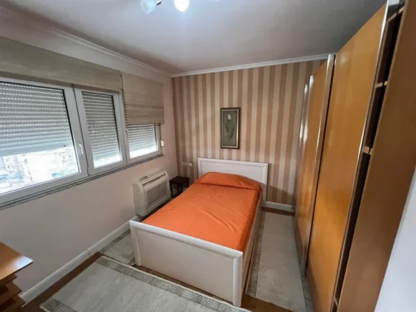 Tirane, jepet me qera apartament 2+1 Kati 5, 100 m² 800 € (mozaiku i tiranes)