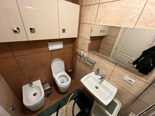 Tirane, jepet me qera apartament 2+1 Kati 5, 100 m² 800 € (mozaiku i tiranes)