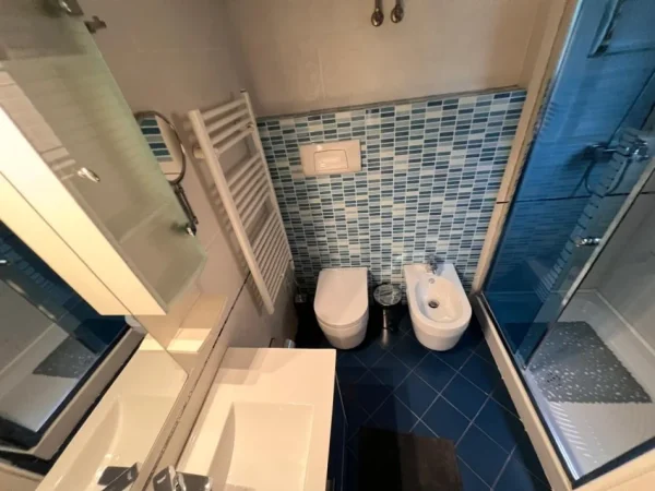 Tirane, jepet me qera apartament 2+1 Kati 5, 100 m² 800 € (mozaiku i tiranes)