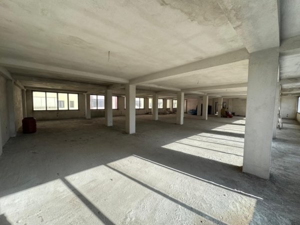 Tirane, jepet me qera ambjent biznesi Kati 4, 450 m² 1.500 € (SELITE)