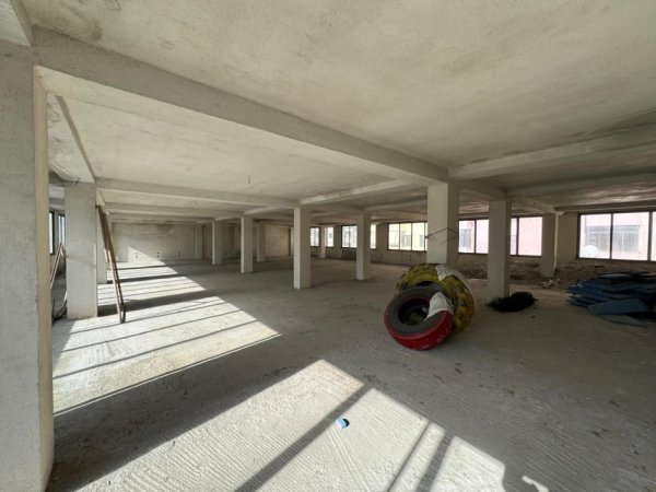 Tirane, jepet me qera ambjent biznesi Kati 4, 450 m² 1.500 € (SELITE)