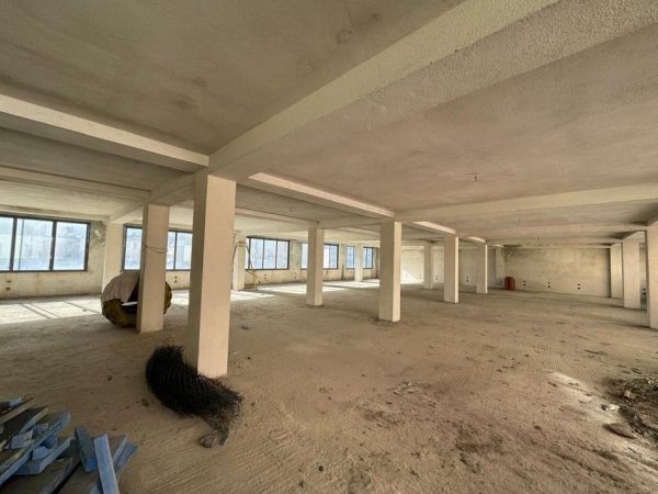 Tirane, jepet me qera ambjent biznesi Kati 4, 450 m² 1.500 € (SELITE)