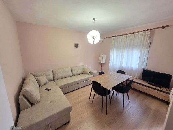 Tirane, jepet me qera apartament 1+1 Kati 4, 70 m² 600 € (Myslym Shyri)