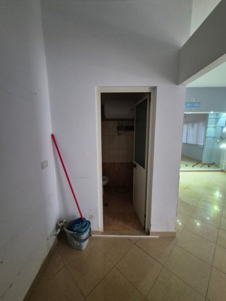 Tirane, shitet ambjent biznesi Kati 0, 38 m² 83.000 € (kongresi manastirit)