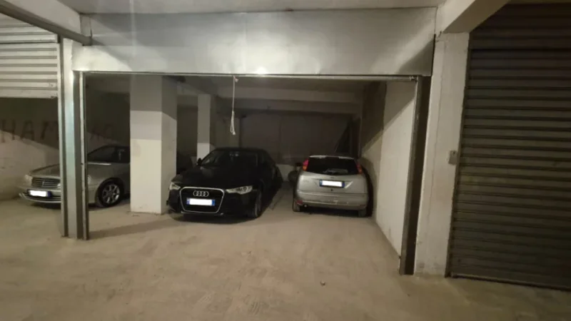 Tirane, shitet magazine , 36 m² 30.000 € (astir)