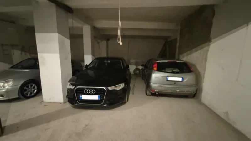 Tirane, shitet magazine , 36 m² 30.000 € (astir)