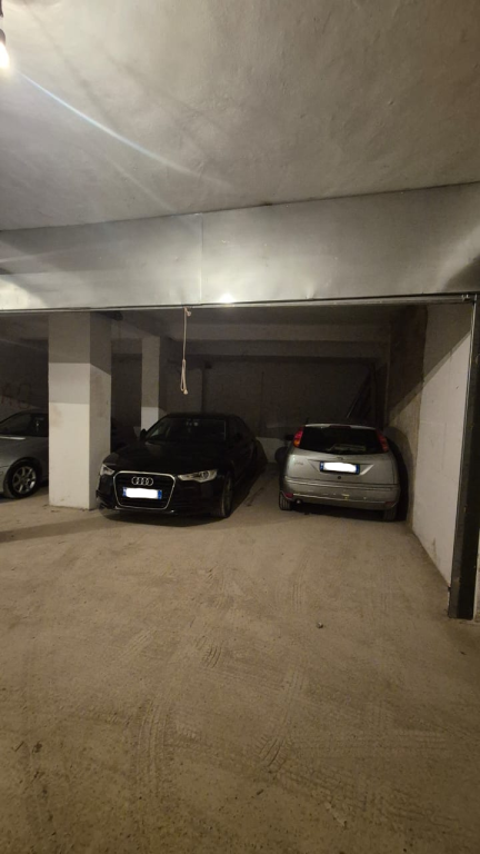 Tirane, shitet magazine , 36 m² 30.000 € (astir)