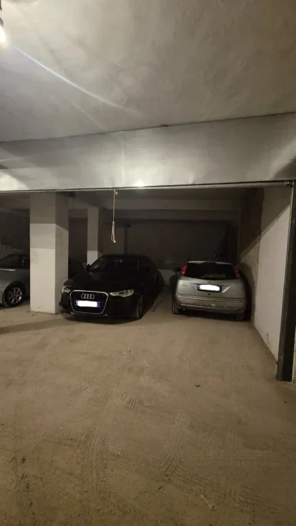 Tirane, shitet magazine , 36 m² 30.000 € (astir)