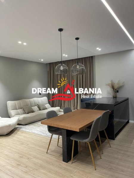 jepet me qera apartament 2+1 Kati 4, 150 m² 2.000 € (qender)