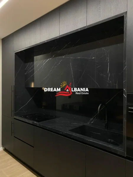 jepet me qera apartament 2+1 Kati 4, 150 m² 2.000 € (qender)