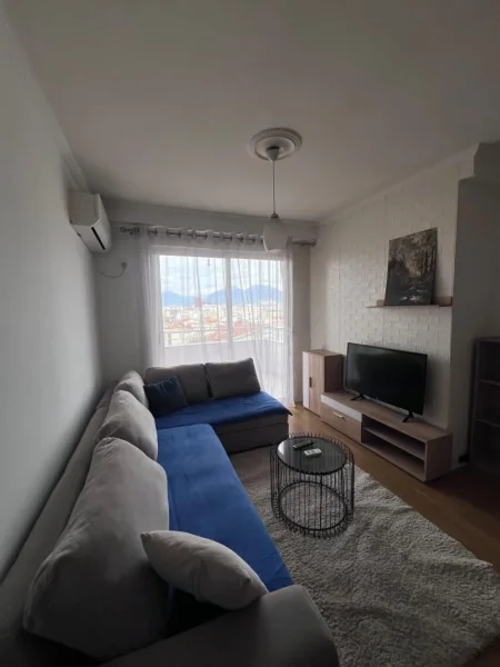 Tirane, jepet me qera Apartament 1+1, 💶 50.000 Leke/muaj, Kati 2, (Mbikalimi i Komunes)