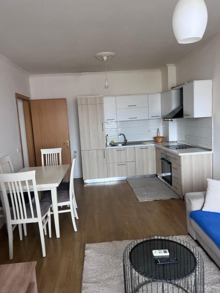 Tirane, jepet me qera Apartament 1+1, 💶 50.000 Leke/muaj, Kati 2, (Mbikalimi i Komunes)