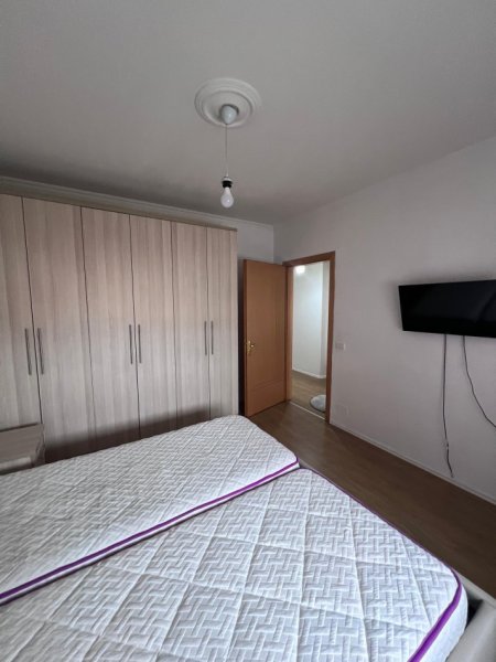 Tirane, jepet me qera Apartament 1+1, 💶 50.000 Leke/muaj, Kati 2, (Mbikalimi i Komunes)
