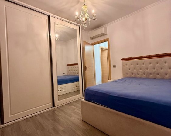 Tirane, jepet me qera apartament 2+1+Ballkon Kati 4, 95 m² 600 € (KINOSTUDIO)