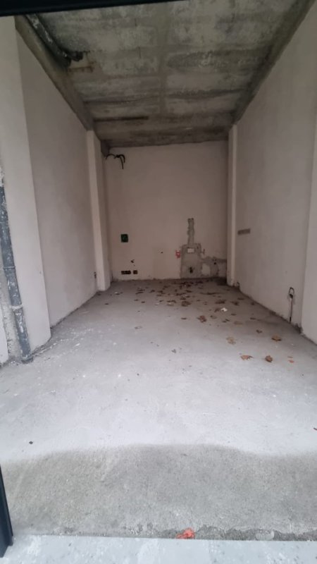 SHITET AMBIENT BIZNESI NE ASTIR,  100.000 € URO