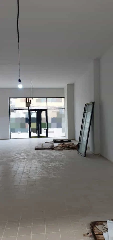 Tirane, jepet me qera dyqan Kati 0, 215 m² 3.000 € (Rruga Ali Shefqeti)