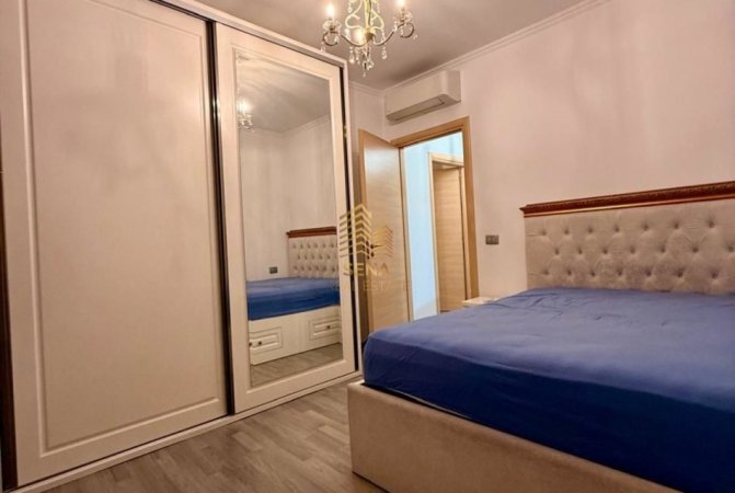 Tirane, jepet me qera apartament 2+1+Ballkon Kati 4, 95 m² 600 € (Kompleksi Tower Bridge)