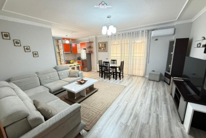 Tirane, jepet me qera apartament 2+1 Kati 5, 140 m² 800 € (komuna e parisit)