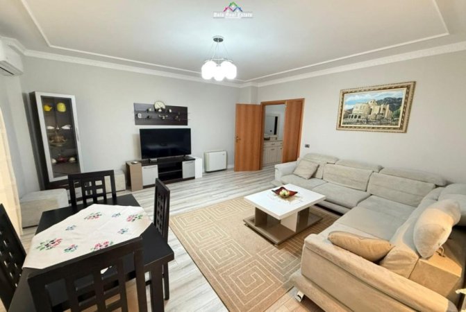 Tirane, jepet me qera apartament 2+1 Kati 5, 140 m² 800 € (komuna e parisit)