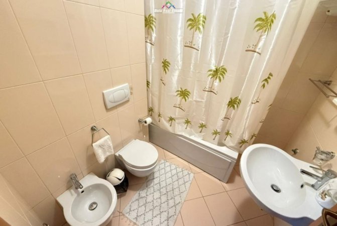 Tirane, jepet me qera apartament 2+1 Kati 5, 140 m² 800 € (komuna e parisit)