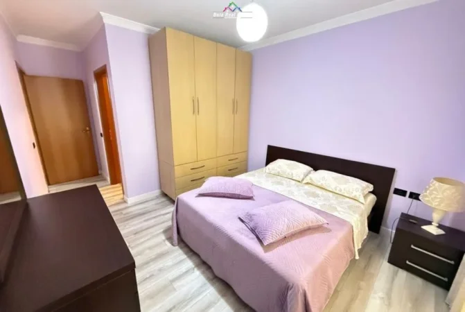 Tirane, jepet me qera apartament 2+1 Kati 5, 140 m² 800 € (komuna e parisit)