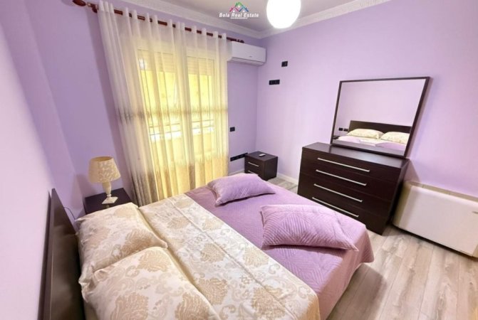 Tirane, jepet me qera apartament 2+1 Kati 5, 140 m² 800 € (komuna e parisit)