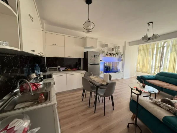 Tirane, shitet apartament 2+1 Kati 8, 97 m² 149.000 € (astir)