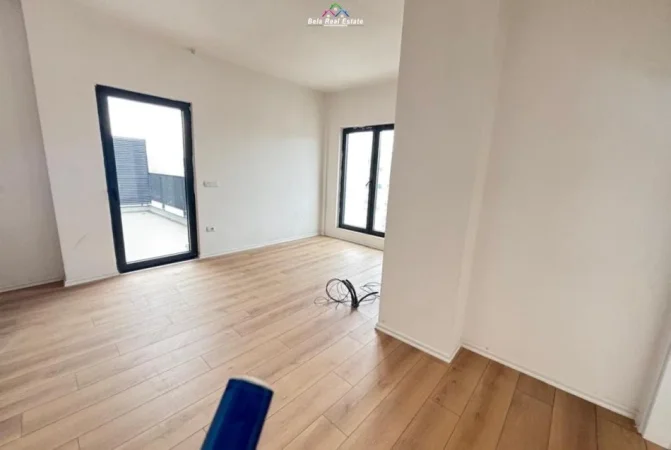 Tirane, jepet me qera zyre Kati 12, 67 m² 450 € (Rruga e Barrikadave)