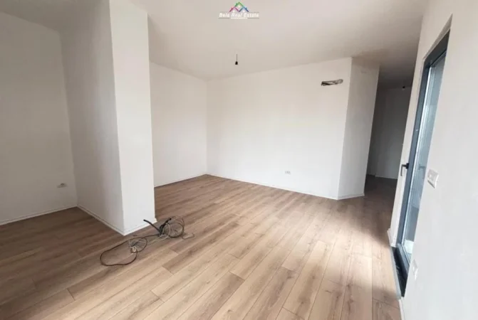 Tirane, jepet me qera zyre Kati 12, 67 m² 450 € (Rruga e Barrikadave)