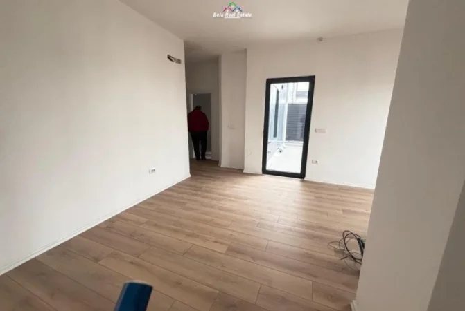 Tirane, jepet me qera zyre Kati 12, 67 m² 450 € (Rruga e Barrikadave)