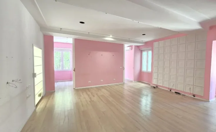 Tirane, jepet me qera zyre Kati 2, 120 m² 1.300 € (stadiumi dinamo)