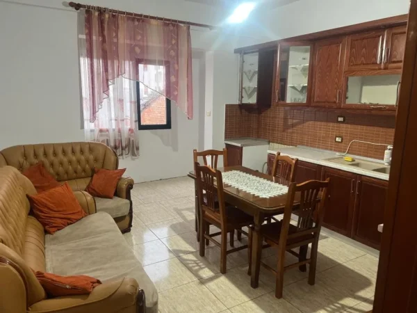 Tirane, jepet me qera Vile 2+1 Kati 2, 110 m² 621 € (Don Bosko)