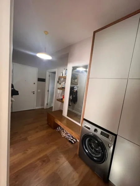 Tirane, jepet me qera apartament 2+1 me parkim,98 m² 950 € (Komuna Parisit)