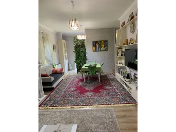 Tirane, shitet Vile 2 Katshe Kati 2, 450 m² 300.000 € (peze)