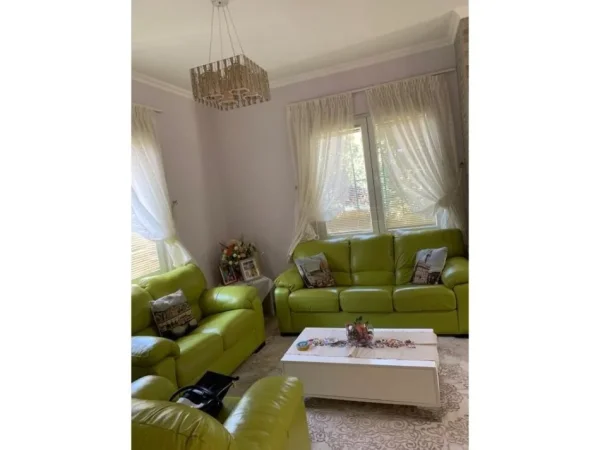 Tirane, shitet Vile 2 Katshe Kati 2, 450 m² 300.000 € (peze)