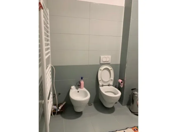 Tirane, shitet Vile 2 Katshe Kati 2, 450 m² 300.000 € (peze)